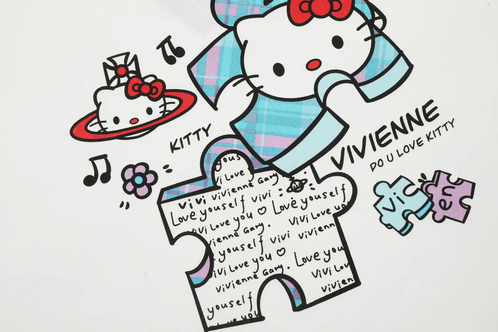 vivienne west wood Vivienne Saturn Hello Kitty Jigsaw Puzzle Cartoon Long Sleeve The background color of the puzzle uses Queen Mother West’s classic plaid as an element. Simple and fashionable, inside and outside. Size: S M L Uniform color